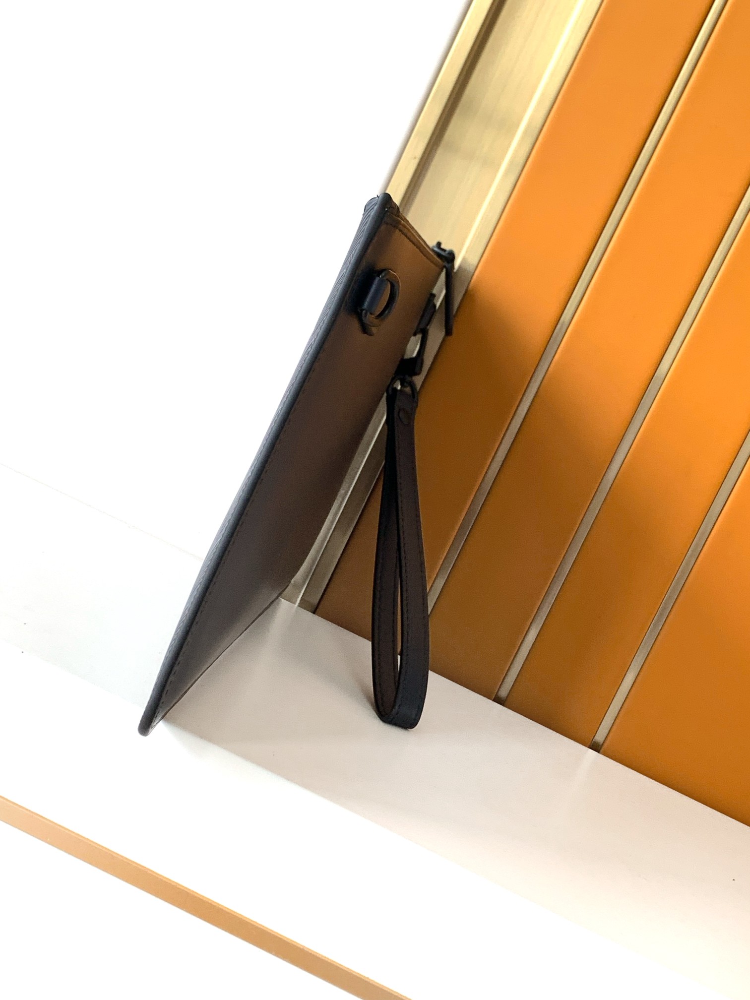Borsa a Mano in Pelle Goffrata - Card Top Loader recensione e prezzo